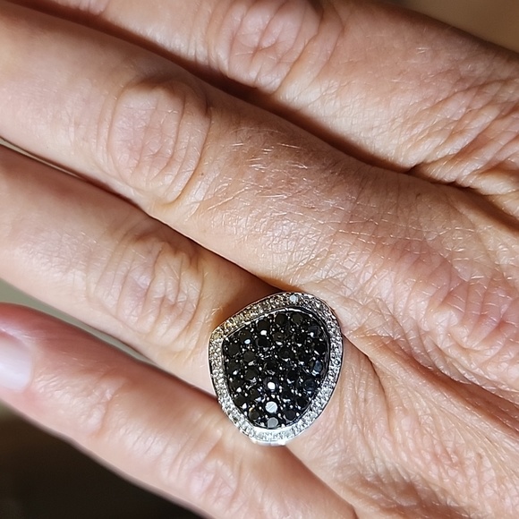 10k karat white gold black and clear diamond ring size 6 retails for ove… - Picture 6 of 7